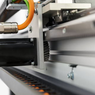 HDL 400-700 –  Sistema de Anclaje de Perfiles Automático Servo-Controlado