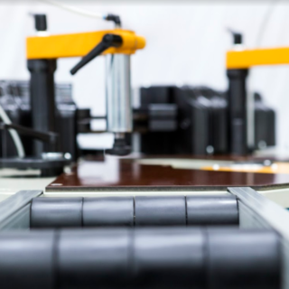 KP 180 – Prensa Hidráulica para Unir Esquinas de Aluminio