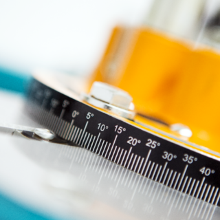 KM 215 S – آلة الطحن النهائي نصف الأوتوماتيكية