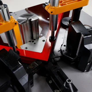 KP 180 — Гидравлический углообжимной пресс для алюминиевых профилей