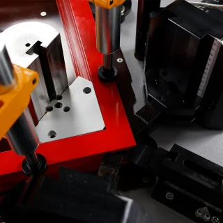 KP 180 — Гидравлический углообжимной пресс для алюминиевых профилей