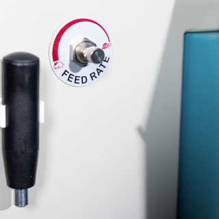 ACK 550 – Cortadora de Descarga Superior