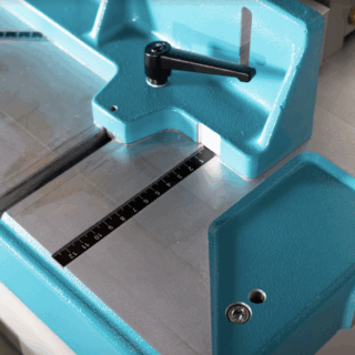 VK 420 – MAŠINA ZA REZANJE I ZAPREZANJE KRAJEVA 90°