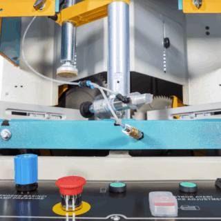 VK 420 – MAŠINA ZA REZANJE I ZAPREZANJE KRAJEVA 90°