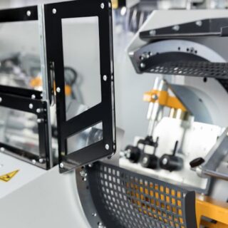 NCR 300 – Máquina Fresadora Controlada por NC de 4 Eixos