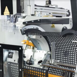 NCR 300 – Máquina Fresadora Controlada por NC de 4 Eixos