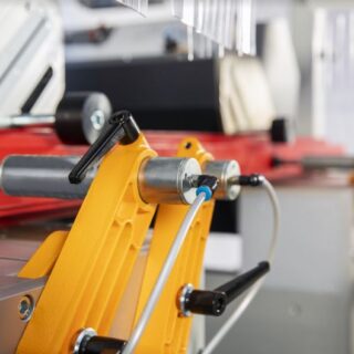 DC 550 SKH – Cortadora de Doble Cabezal Totalmente Automática